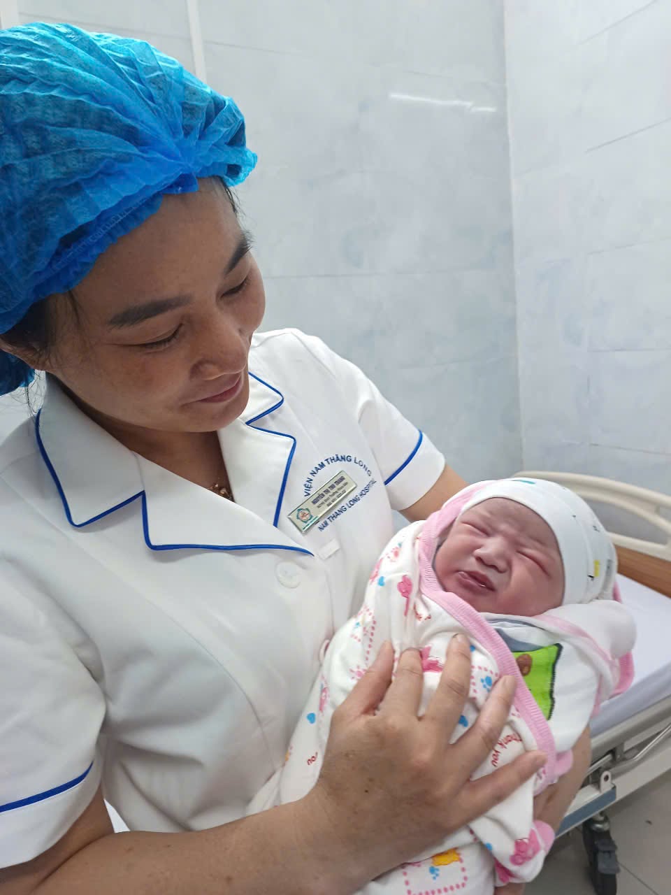 Nữ hộ sinh - Người giữ nhịp bình an cho mẹ và bé